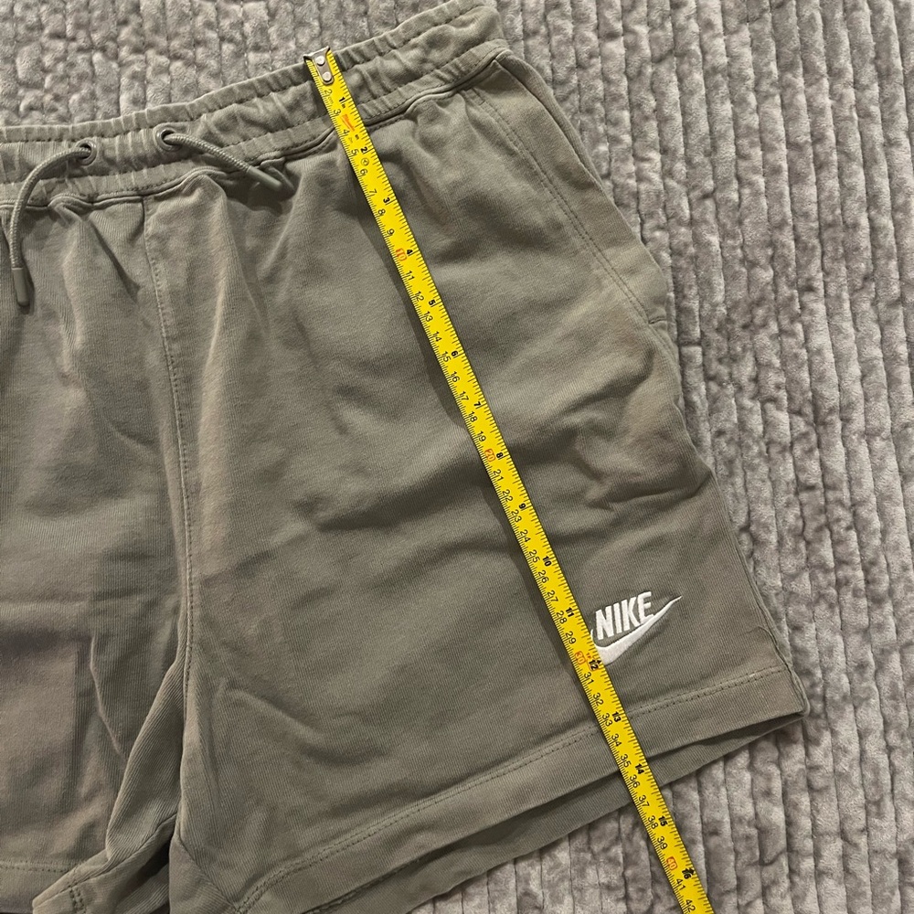 Women’s Nike Shorts - Picture 6 of 8